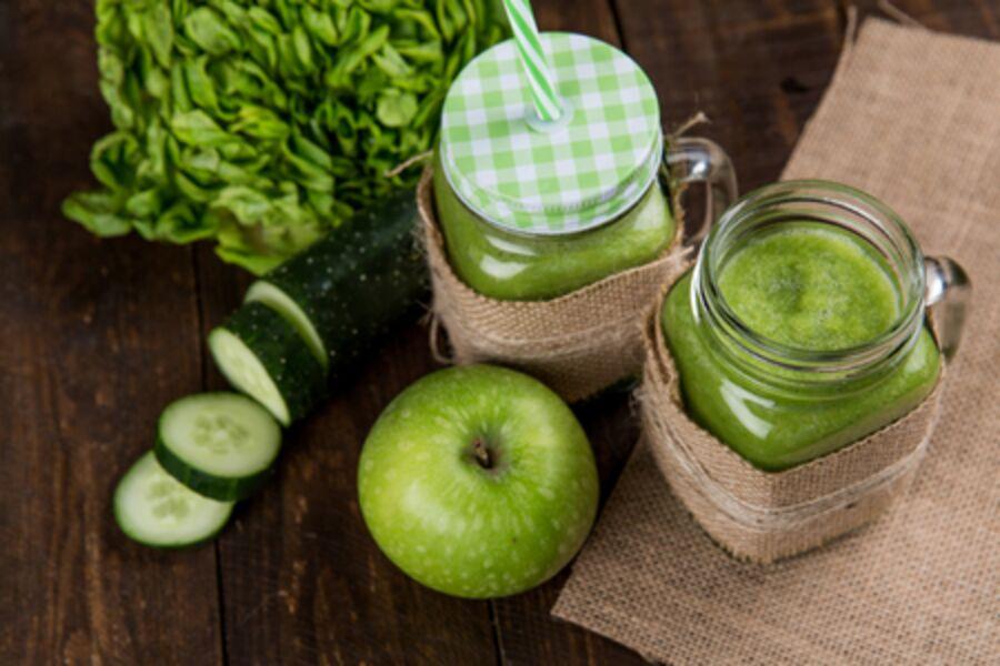 Przepis na Zielone smoothie z ogórkiem, jabłkiem i pietruszką