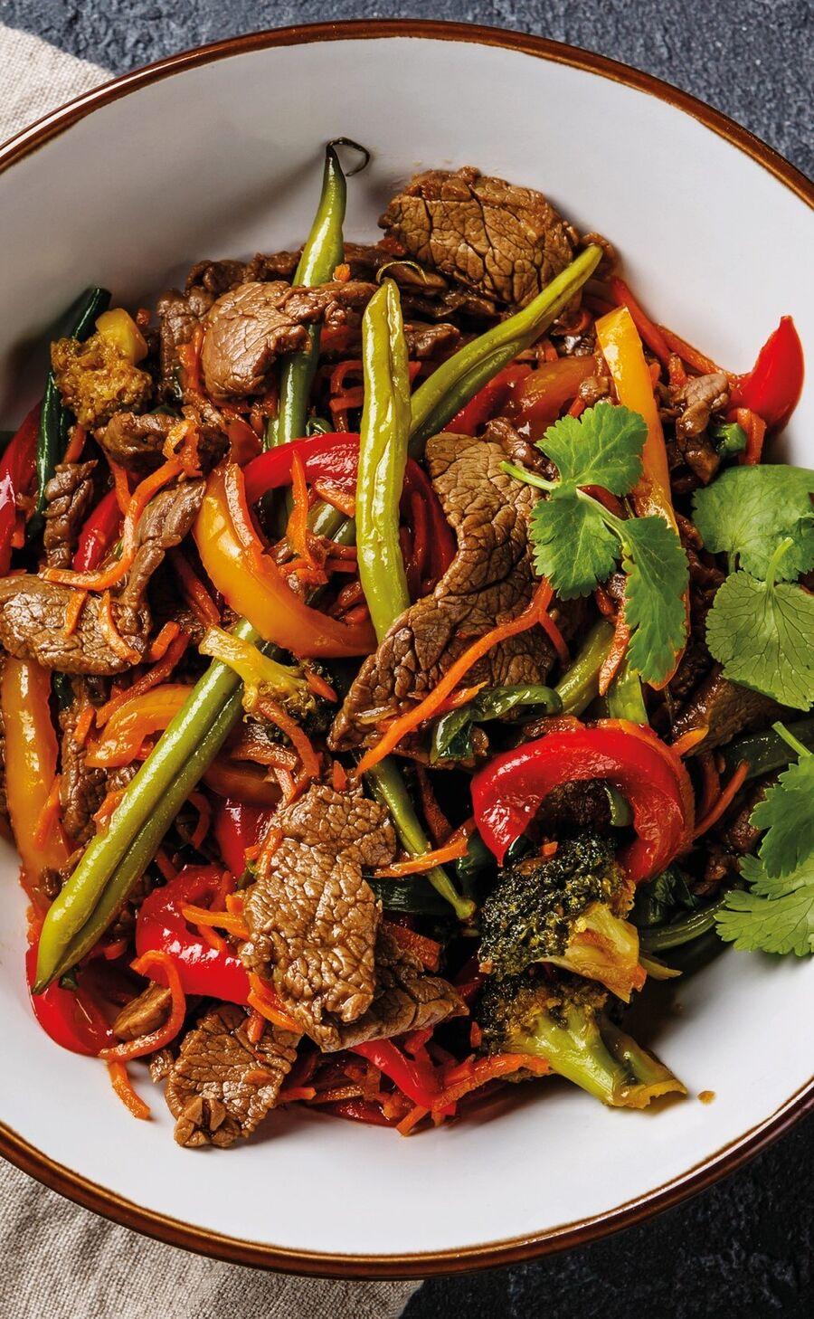 Przepis na Azjatycka wołowina z warzywami. Czyli Jak ugotować i jak przygotować Azjatycka wołowina z warzywami.