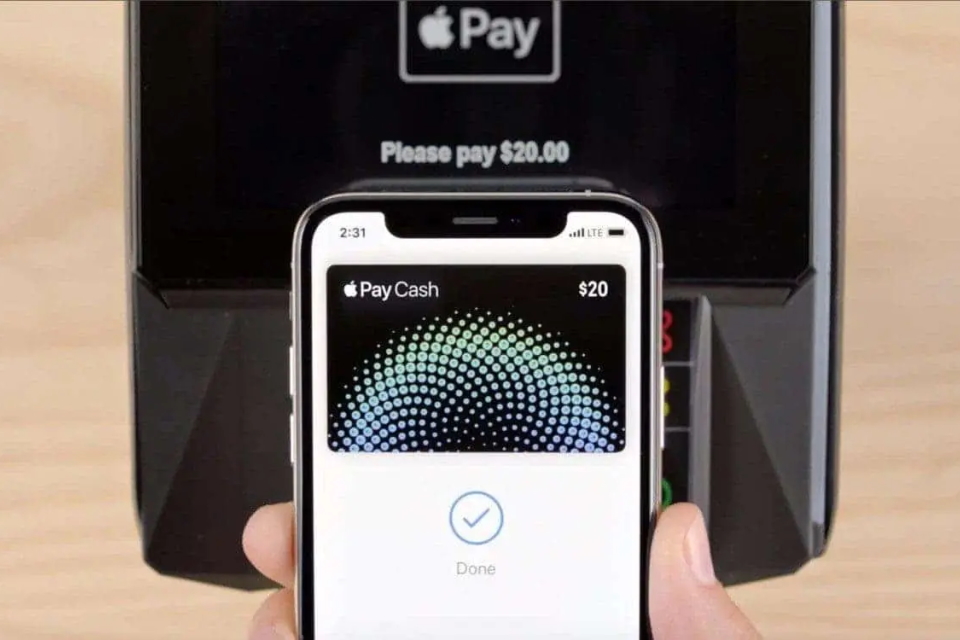 Оплата смартфоном за допомогою Apple Pay