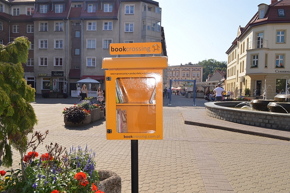 Буккросинг - тут можна взяти книжку та покласти іншу. Фото - https//:www.lokalna24.pl
