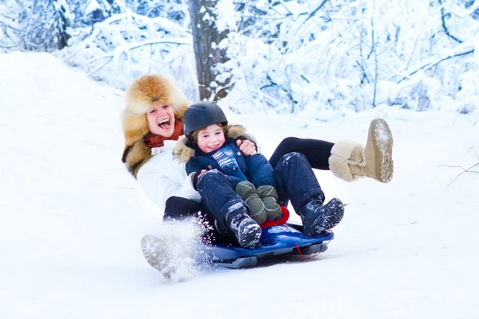 Зимові розваги зі снігом. Фото - dity.in.ua