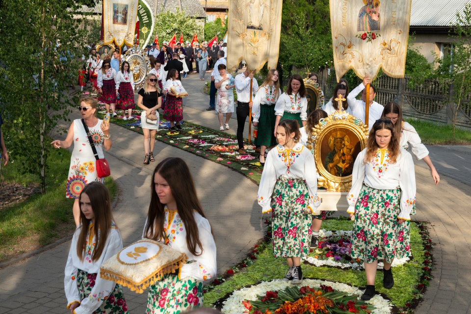 Традиційна процесія свята Тіла Божого. Фото - spycimierskiebozecialo.pl